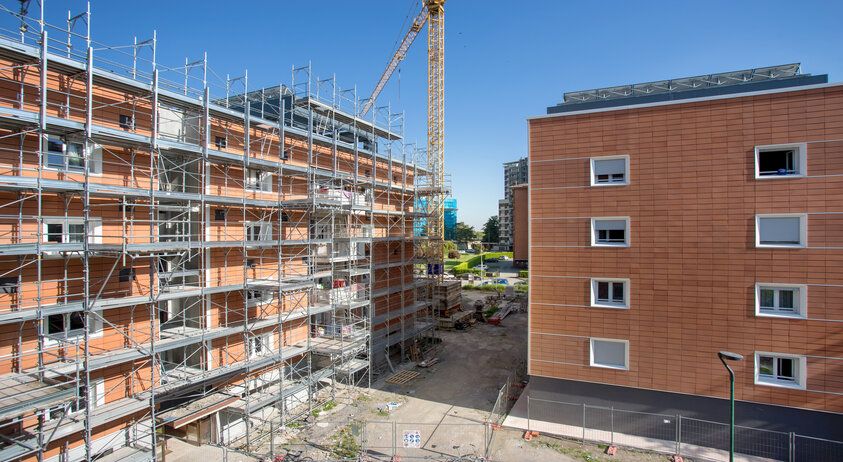 UK Housing Goals Face Pressure as Major Builders Scale Back Expansion Plans